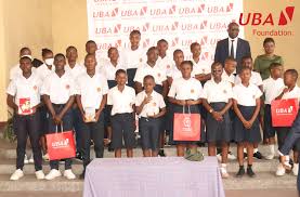 Journée Internationale du Livre : UBA RDC fait don des livres à l’école Révérend Kim dans la Commune de N’djili